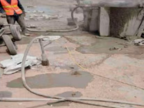 封丘水泥混凝土路面板底注浆技术 路面脱空注浆整治方案