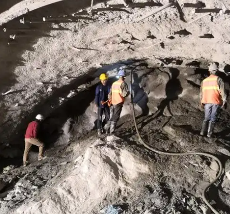 封丘拱顶带模注浆料的施工流程及注意事项